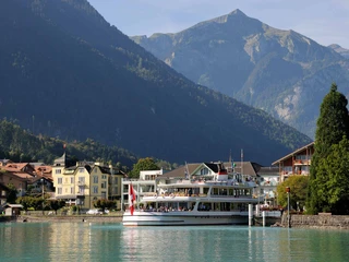 boenigen-brienzersee-schiff-schiffahrt-sommer-berge.jpg