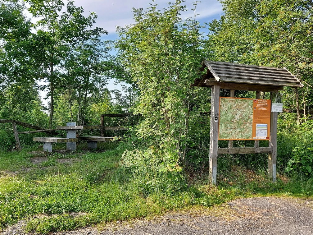 Original Wanderparkplatz Am Knoll Copyright Tourist-Information Willingen CC BY-SA.jpg