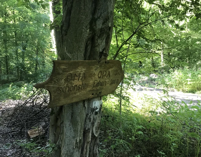 Eiche Oma und Opa Schild.jpg