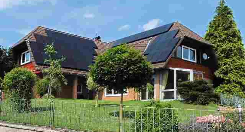 Fewo-drueke-Hausansicht-Gastgebverz. (2).jpg Hausansicht mit GartenHouse view with garden