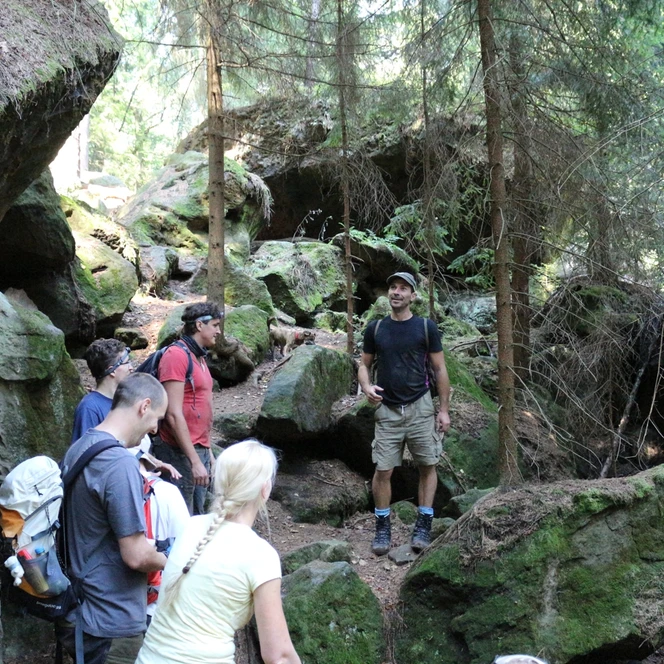 Kurze Anweisung bei der Wanderung | Foto: Sächsische Schweiz Aktiv