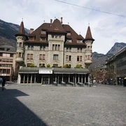 Stadtplatz & Perrighaus Aussenaufnahme des PerrighausesExterior view of the Perrig HouseVue extérieure de la maison Perrig