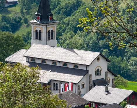 Kirche von Termen Aussenaufnahme der Kirche in TermenExterior view of the church in TermenVue extérieure de l'église de Termen