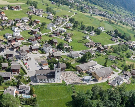 Termen Aussenaufnahme der Kirche von TermenExterior view of the church in TermenVue extérieure de l'église de Termen