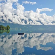 schaetze-iseltwald-schneckeninseli-brienzersee-wolken.jpg