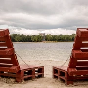 Blick auf den Erlebnisturm am Tankumsee