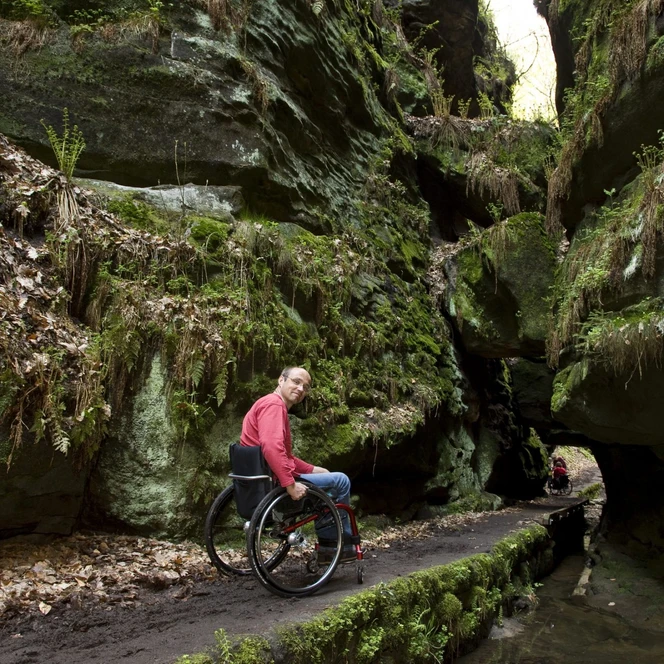 Der Uttewalder Grund lässt sich auch mit dem Rollstuhl erkunden | Foto: Sylvio Dittrich
