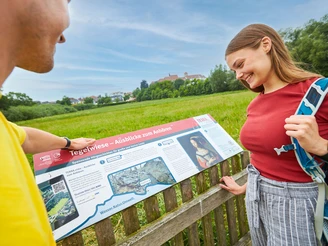 TERRA.vista - Ausblicke zum Anhören Am Fuße der Iburg sorgen die Tegelwiese und der Kneipp-Erlebnispark bis zum Charlottensee für Bewegung und Erfrischung. Während der Kräutersaison sind hier, sowie auf dem ehemaligen Gelände der Landesgartenschau am Baumwipfelpfad Dutzende von gesunden Heilkräutern zu bestaunen. Bad Iburg ist Kneipp-Kurort und setzt auf die Lehren des Gesundheitspfarrers Sebastian Kneipp, die „Fünf Säulen“ des gesunden Lebens: Wasser, Ernährung, Bewegung, Balance und Kräuter – heute modern interpretiert.