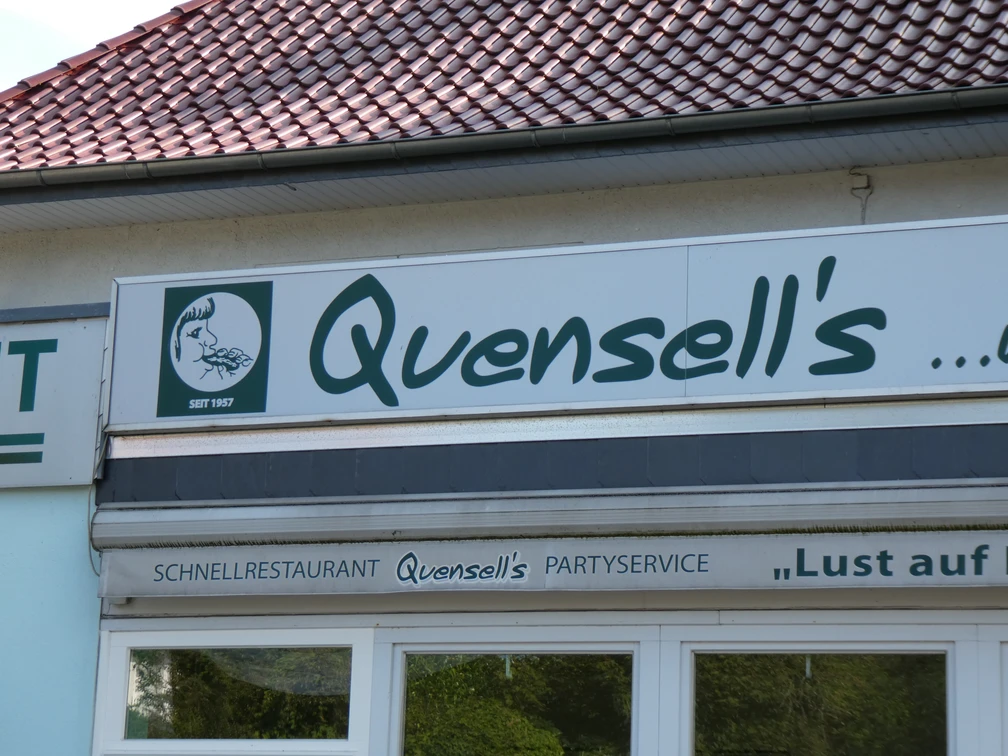 Quensell's Schnellrestaurant Quensell's Schnellrestaurant, im traditionellen Stil, bietet seit 1957 Gastronomie und Partyservice.