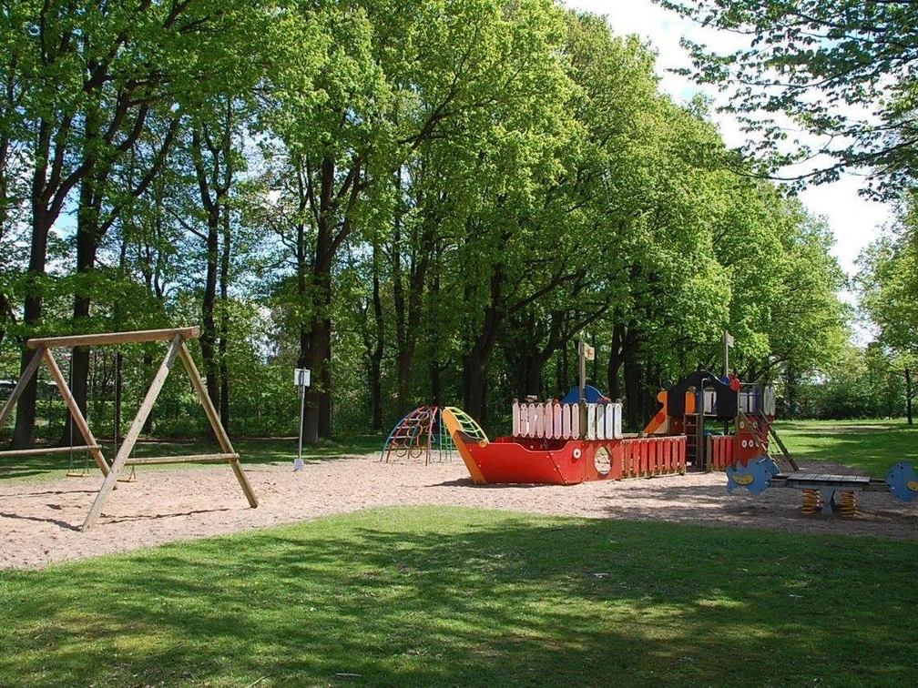 Bild_Spielplatz_Jahnallee_3.jpg