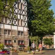 Der Marktplatz in Kornelimünster am Eifelsteig
