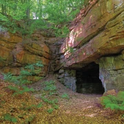 Die rote Sandsteinhöhle