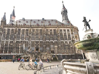 Start der Vennbahn: Aachen (Hier: Rathausplatz)