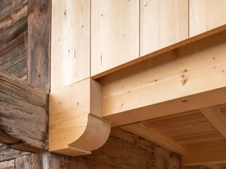 Comparaison de l'ancien et du nouveau bâtiment Zimmerei Meyer Alt und NeuOld and new