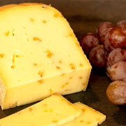 Moorkäse aus dem Hofladen Kück's Hoff Moorkäse und Weintrauben