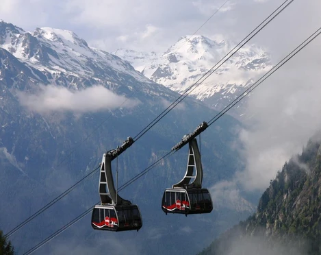 Mittelstation Pendelbahn.jpg Mittelstation Pendelbahn.jpgMid station Cable car