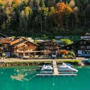 iseltwald-hotel-du-lac-brienzersee-aussenansicht.jpg