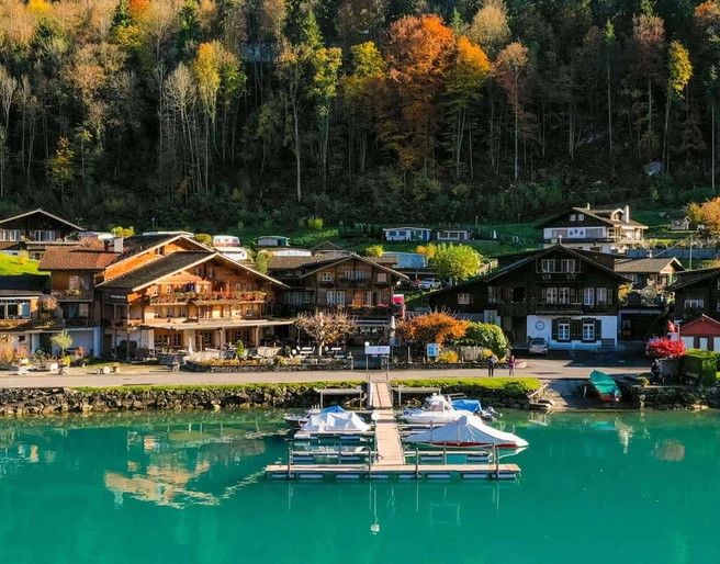 iseltwald-hotel-du-lac-brienzersee-aussenansicht.jpg
