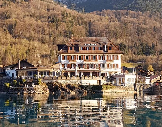 strandhotel-iseltwald-front-gebaeude-brienzersee.jpg