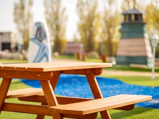 buesum-adventuregolf-sitzbank.jpg