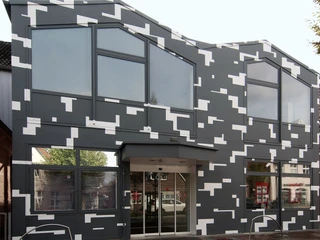 Esther Stocker Geometrisches Glück Fassade MgK 2018