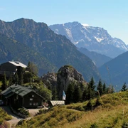 August-Schuster-Haus, Gesamtansicht