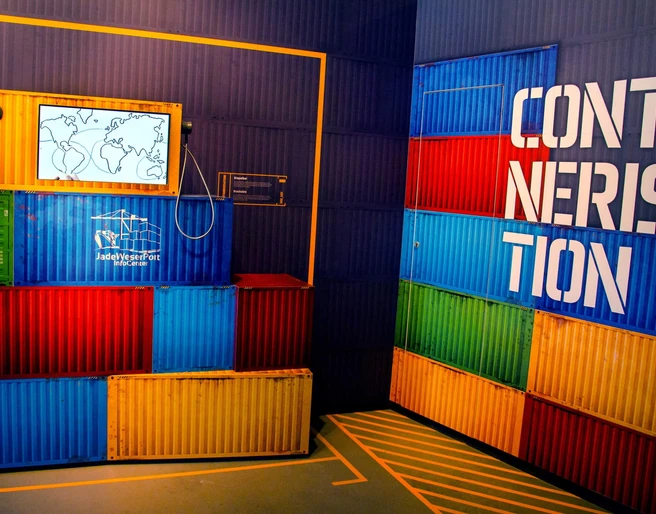 Innenansicht JadeWeserPort-InfoCenter