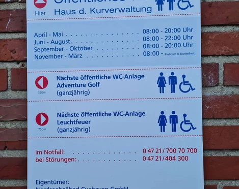 sanitaeranlage-haus-der-kurverwaltung-duhnen-schild.jpg