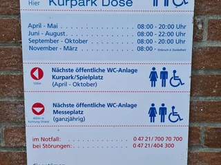 sanitaeranlage-oeffentliches-wc-kurpark-doese-schild.jpg