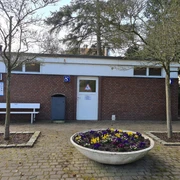 sanitaeranlage-oeffentliches-wc-kurpark-doese-aussen.jpg