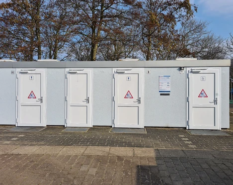 sanitaeranlage-oeffentliches-wc-messeplatz-doese-aussen.jpg