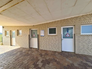 sanitaeranlage-oeffentliches-wc-strandhaus-doese-aussen.jpg