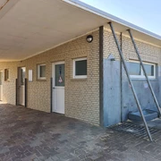 sanitaeranlage-oeffentliches-wc-strandhaus-doese-aussen-2.jpg