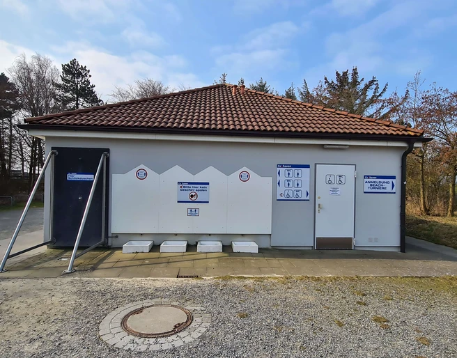 sanitaeranlage-stadion-am-meer-duhnen-aussen-4.jpg