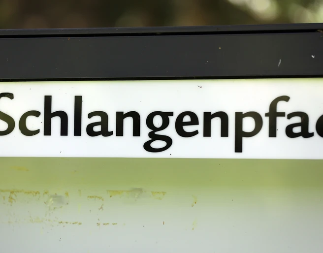 006HR - Schlangenbad - Schild Schlangenpfad.JPG