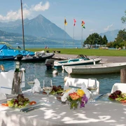 restaurant-neuhaus-thunersee-hafen-niesen-sommer.jpg