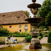 Barockgarten in Rheder Brunnen im Barockgarten von Schloss Rheder