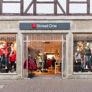 Street One-1.jpg Schaufenster der Street One Filiale in Wolfenbüttel