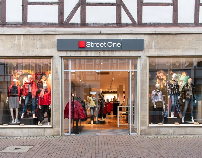 Street One-1.jpg Schaufenster der Street One Filiale in Wolfenbüttel
