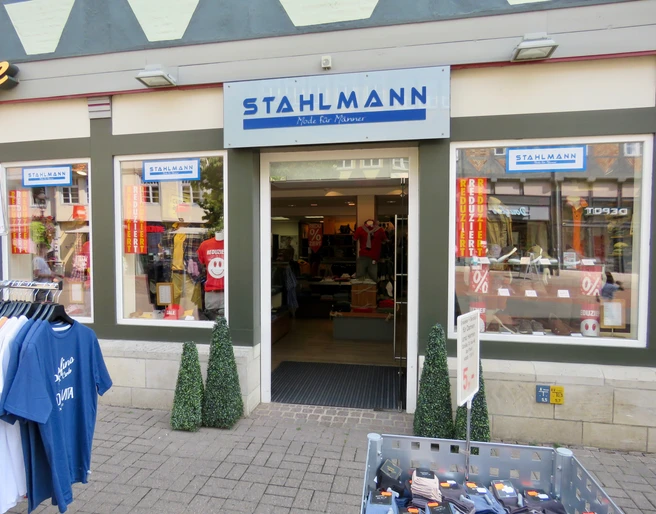 Stahlmann-Eingang.jpg Schaufenster von Stahlmann