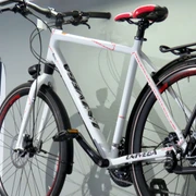 Ein weißes Fahrrad