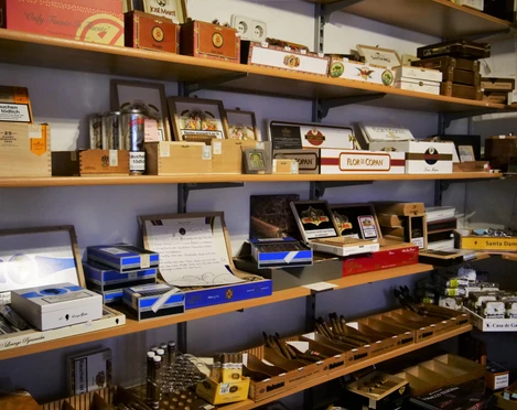 Tabakhaus-innen.jpg Zigarrenauswahl