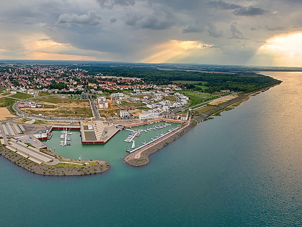 Blick auf den Hafen am Zwenkauer See
