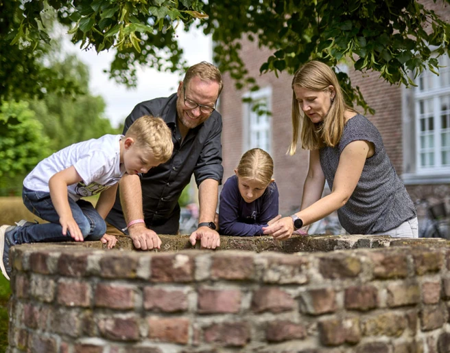 Familie am Kloster Saarn