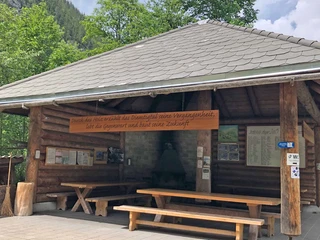 feuerstelle-anger-seite-unterstand-naturpark-diemtigtal.jpg