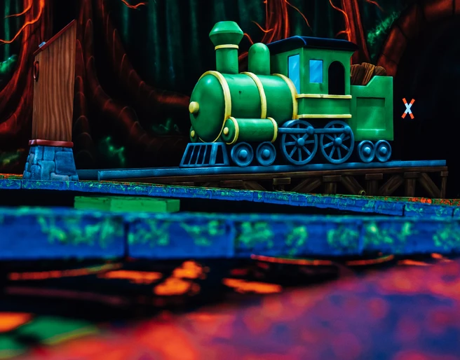 Glowgolfbahn im Innenraum Glowgolf Harz