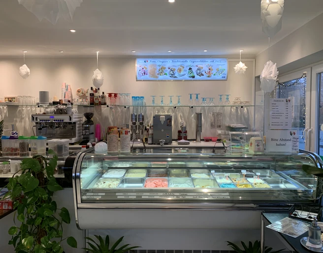 Große Eisauswahl im Eiscafé Da Vito, Albersdorf