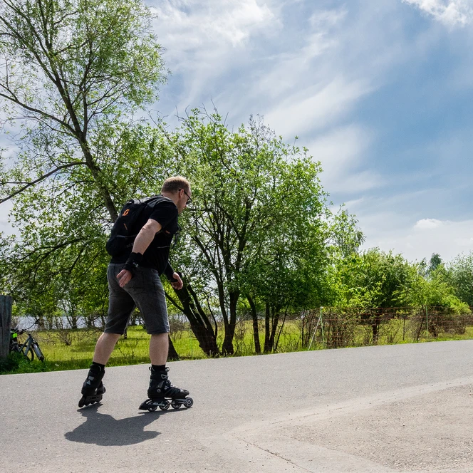 Inline Skater am Cospudener See - Leipziger Neuseenland