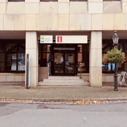 Das Bild zeigt den Eingangsbereich der Tourist-Information in Minden.