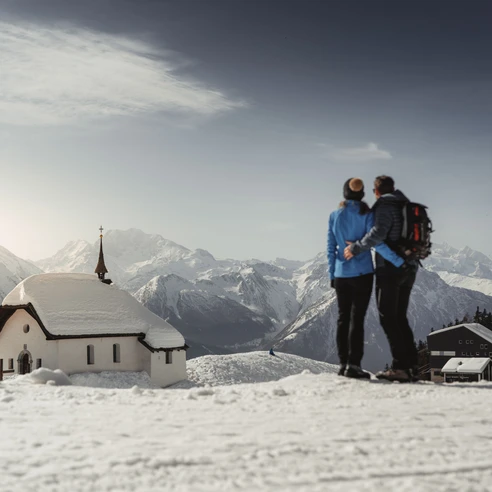 Winterwandern Herrenweg in der Aletsch Arena Winterwandern Herrenweg in der Aletsch Arena